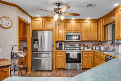 Experience the best of country lake living on 5.4 acres, just 4 - photo 11