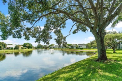 Lake Condo For Sale in Palm Beach Gardens, Florida