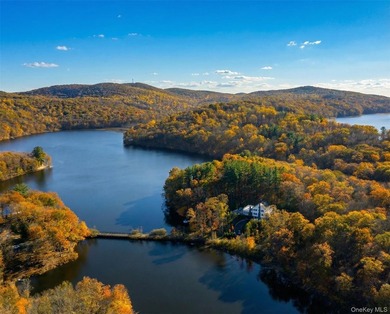 Set within the prestigious gated community of Pierson Lakes - photo 14