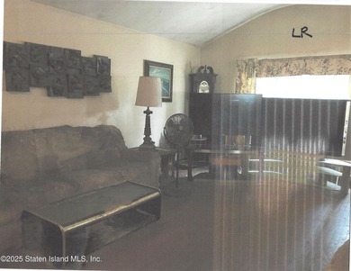 Large 2 family with basement, large yard and in-ground pool - photo 2