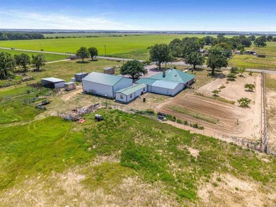 Experience the best of country lake living on 5.4 acres, just 4 - photo 41
