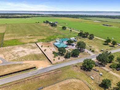 Experience the best of country lake living on 5.4 acres, just 4 - photo 44