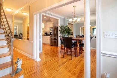 Welcome Home! Gorgeous Traditional Full Brick home with pool - photo 6