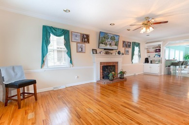 Welcome Home! Gorgeous Traditional Full Brick home with pool - photo 10