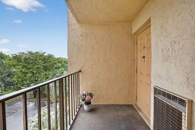 Spectacular lake and golf course views from this light and - photo 29