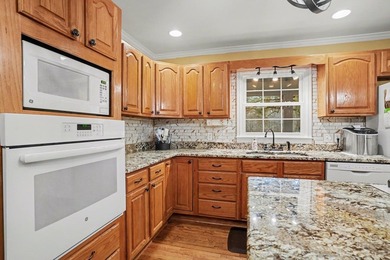 Discover classic Southern charm in this beautiful colonial style - photo 3