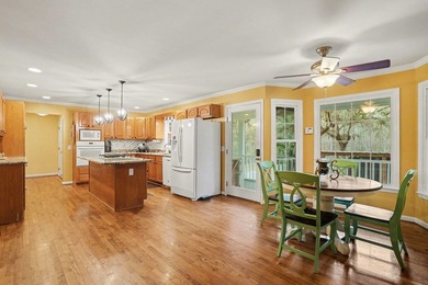 Discover classic Southern charm in this beautiful colonial style - photo 6
