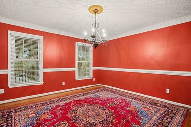 Discover classic Southern charm in this beautiful colonial style - photo 7