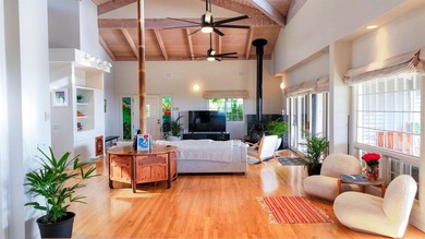 This well-crafted Upcountry home offers sweeping bi-coastal - photo 9