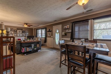 Welcome to Lakeview Heights! This beautifully maintained - photo 7