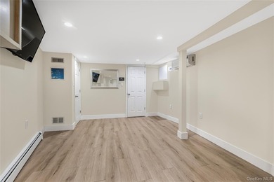 Move right into this beautifully renovated single-family home - photo 18