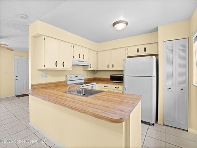 Welcome to this charming 3-bedroom, 2-bathroom home that - photo 21