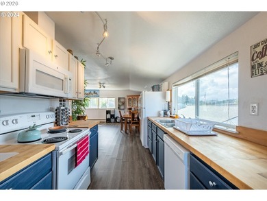 Coastal charm meets fun, lofty vibes in this multi-family home - photo 7