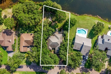 Stunning Lakefront Retreat with Custom Woodwork & Westerly - photo 2