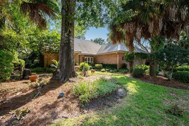 Stunning Lakefront Retreat with Custom Woodwork & Westerly - photo 4