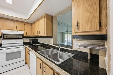 GREAT REDUCTION FOR A QUICK SALE!! 2/2 CONDO IN A WELL-KEPT - photo 4