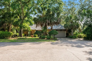Stunning Lakefront Retreat with Custom Woodwork & Westerly - photo 5