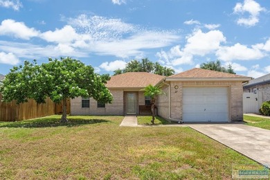 Welcome to **27 Lakewood Dr.** in Laguna Vista, Texas! This - photo 1