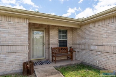 Welcome to **27 Lakewood Dr.** in Laguna Vista, Texas! This - photo 4
