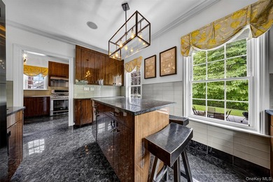 Stunning luxury one-family home in the heart of Flushing! - photo 11