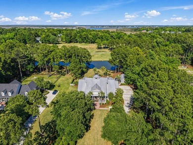 Welcome to this stunning custom-built 6-bedroom, 5.5 bathroom - photo 12