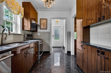 Stunning luxury one-family home in the heart of Flushing! - photo 12