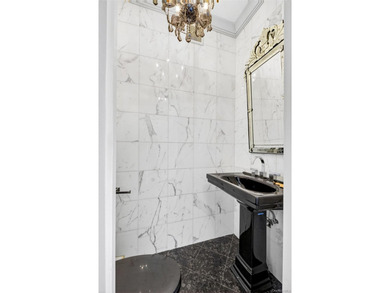Stunning luxury one-family home in the heart of Flushing! - photo 13