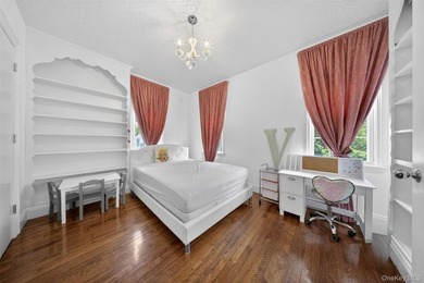 Stunning luxury one-family home in the heart of Flushing! - photo 16