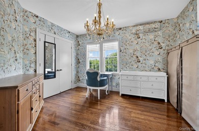 Stunning luxury one-family home in the heart of Flushing! - photo 17