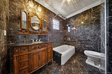 Stunning luxury one-family home in the heart of Flushing! - photo 18
