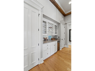 Welcome to this stunning custom-built 6-bedroom, 5.5 bathroom - photo 28