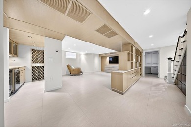 Stunning luxury one-family home in the heart of Flushing! - photo 28