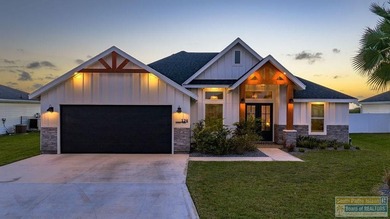 YOUR LUXURY RETREAT AWAITS - MOTIVATED SELLERS! Experience - photo 1