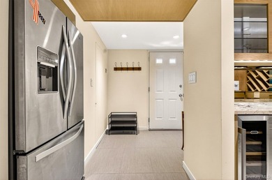 Stunning luxury one-family home in the heart of Flushing! - photo 32