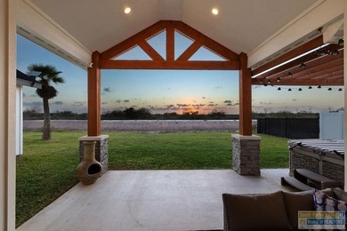 YOUR LUXURY RETREAT AWAITS - MOTIVATED SELLERS! Experience - photo 2