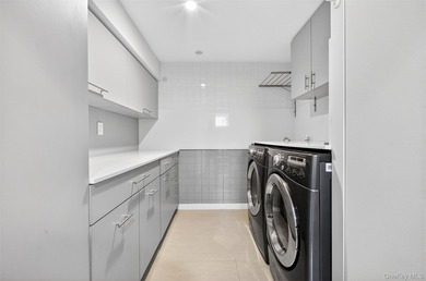 Stunning luxury one-family home in the heart of Flushing! - photo 35