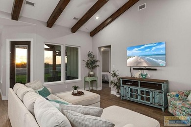 YOUR LUXURY RETREAT AWAITS - MOTIVATED SELLERS! Experience - photo 5