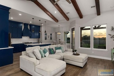 YOUR LUXURY RETREAT AWAITS - MOTIVATED SELLERS! Experience - photo 8