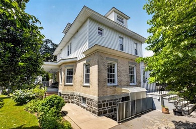 Stunning luxury one-family home in the heart of Flushing! - photo 42