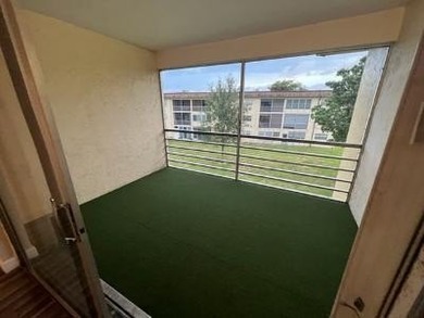 Updated top floor condo with brand newer AC, water heater, new - photo 9