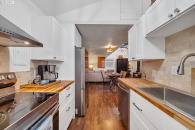 Welcome to your furnished, turnkey coastal retreat in the heart - photo 17