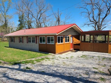 Adorable 2 bed 2 bath cottage with an additional outside shower - Lake Home Sale Pending in Bronston, Kentucky