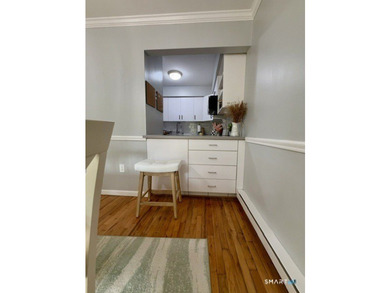 Beautifully updated 2bedroom, 1.5bath unit located in the rear - photo 14