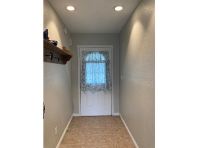 Schedule your tour of this open concept, well maintained & - photo 4