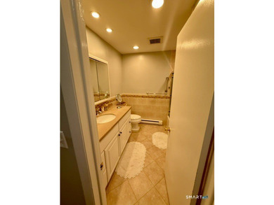 Beautifully updated 2bedroom, 1.5bath unit located in the rear - photo 27