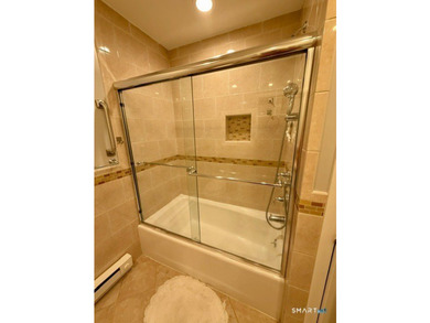Beautifully updated 2bedroom, 1.5bath unit located in the rear - photo 28