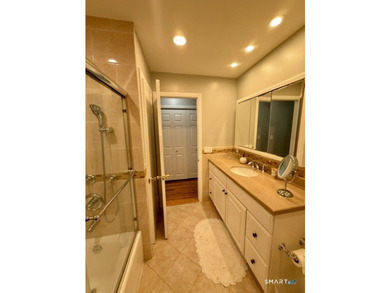 Beautifully updated 2bedroom, 1.5bath unit located in the rear - photo 29