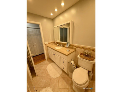 Beautifully updated 2bedroom, 1.5bath unit located in the rear - photo 30