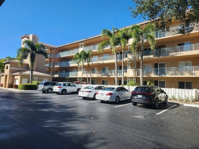 (private lake, pond, creek) Condo For Sale in Boynton Beach Florida