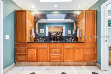 Exceptional value on superbly maintained residence with spacious - photo 36